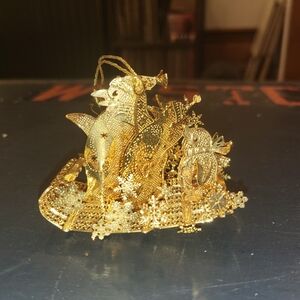 Danbury Mint Playful Penguins 2009 Christmas Ornament Gold Filigree